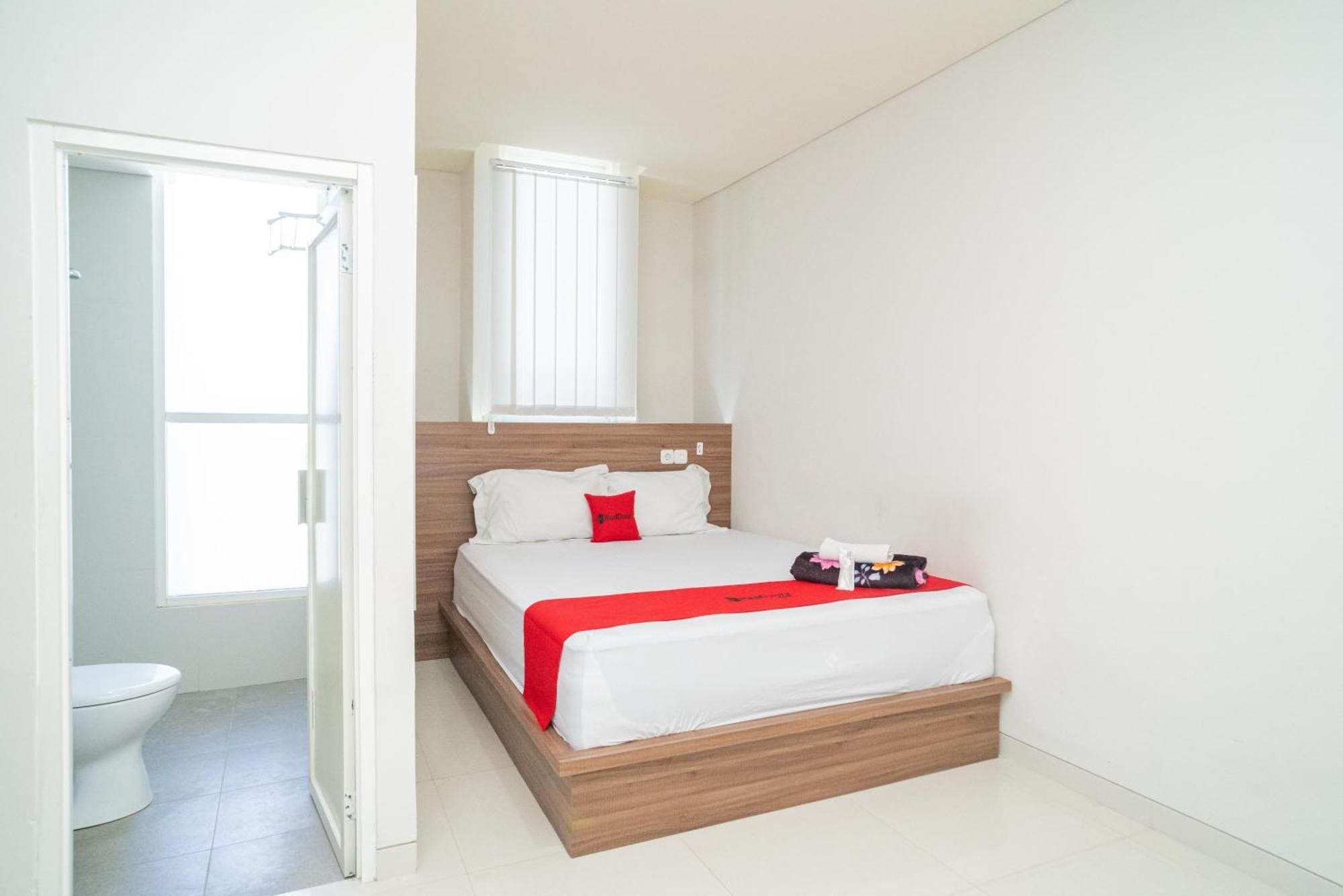 Reddoorz Plus @ Jalan Pemuda Timur Bojonegoro Esterno foto