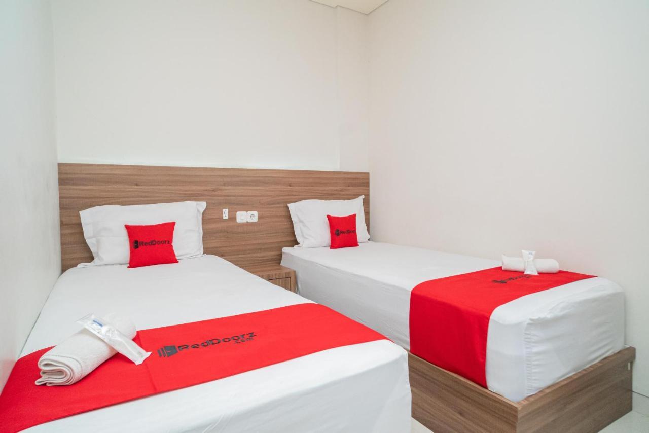 Reddoorz Plus @ Jalan Pemuda Timur Bojonegoro Esterno foto