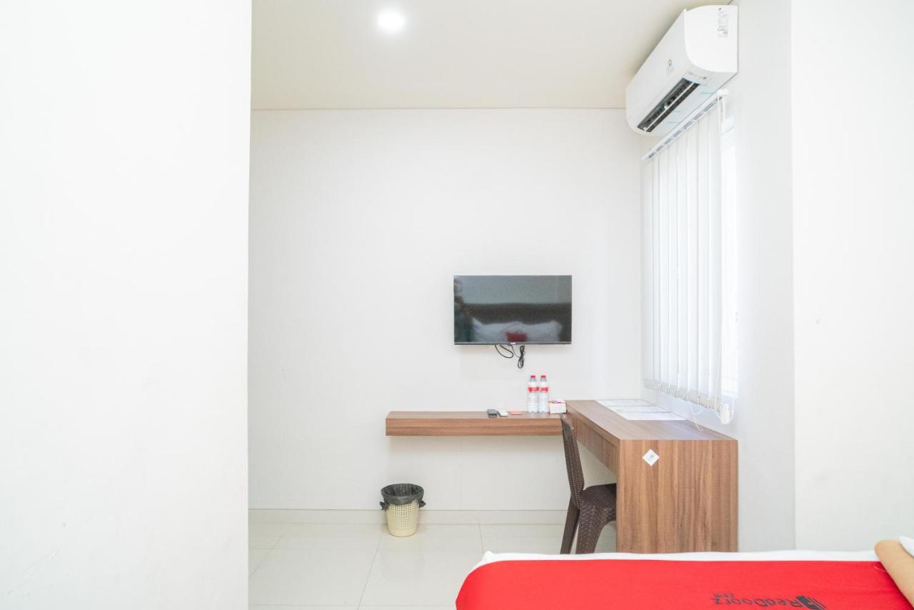 Reddoorz Plus @ Jalan Pemuda Timur Bojonegoro Esterno foto