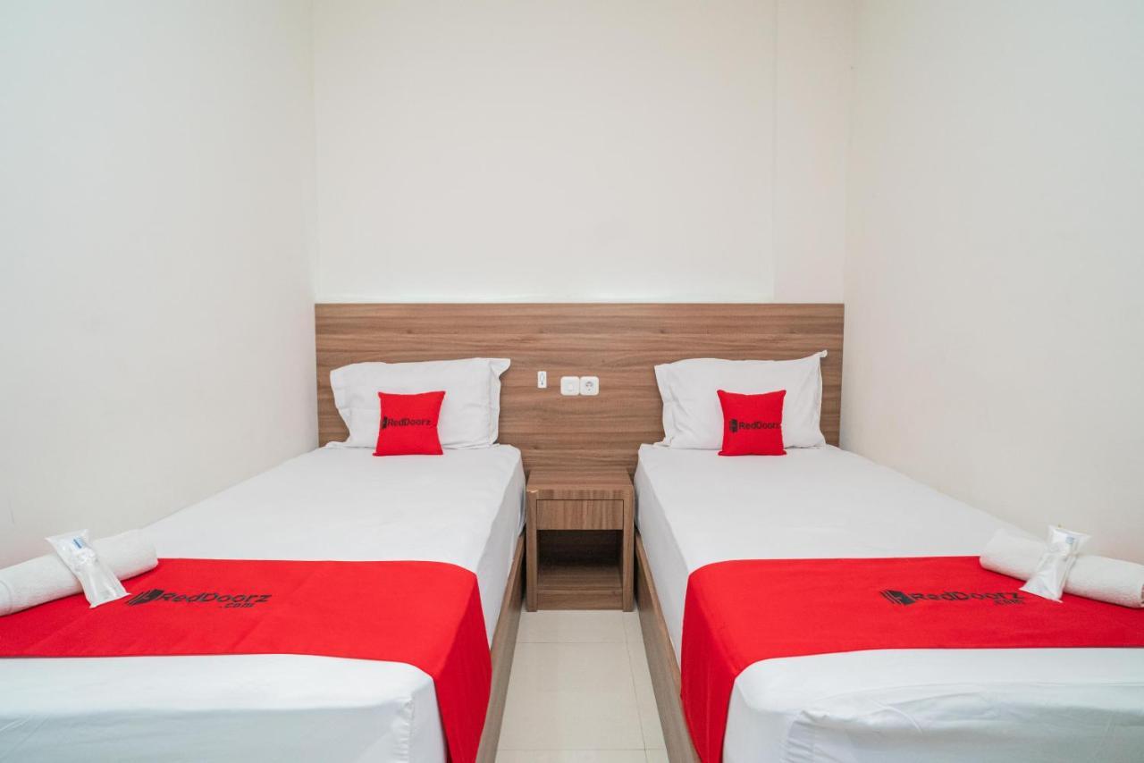Reddoorz Plus @ Jalan Pemuda Timur Bojonegoro Esterno foto