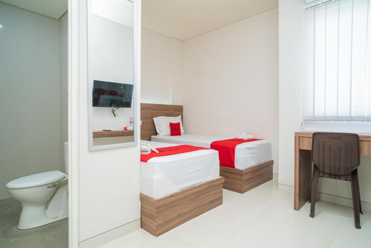 Reddoorz Plus @ Jalan Pemuda Timur Bojonegoro Esterno foto